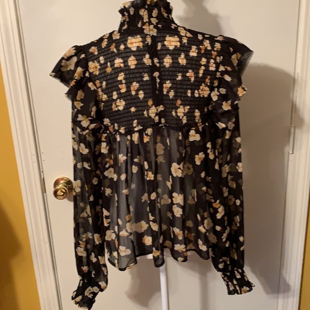 NWT OPT One Pretty Time High Neck Floral Blouse M - Picture 6 of 9